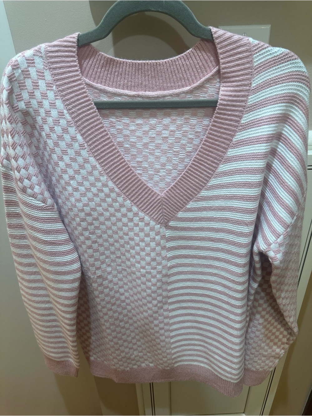 Soft Pink V-Neck Women's Sweater - Classic Knit